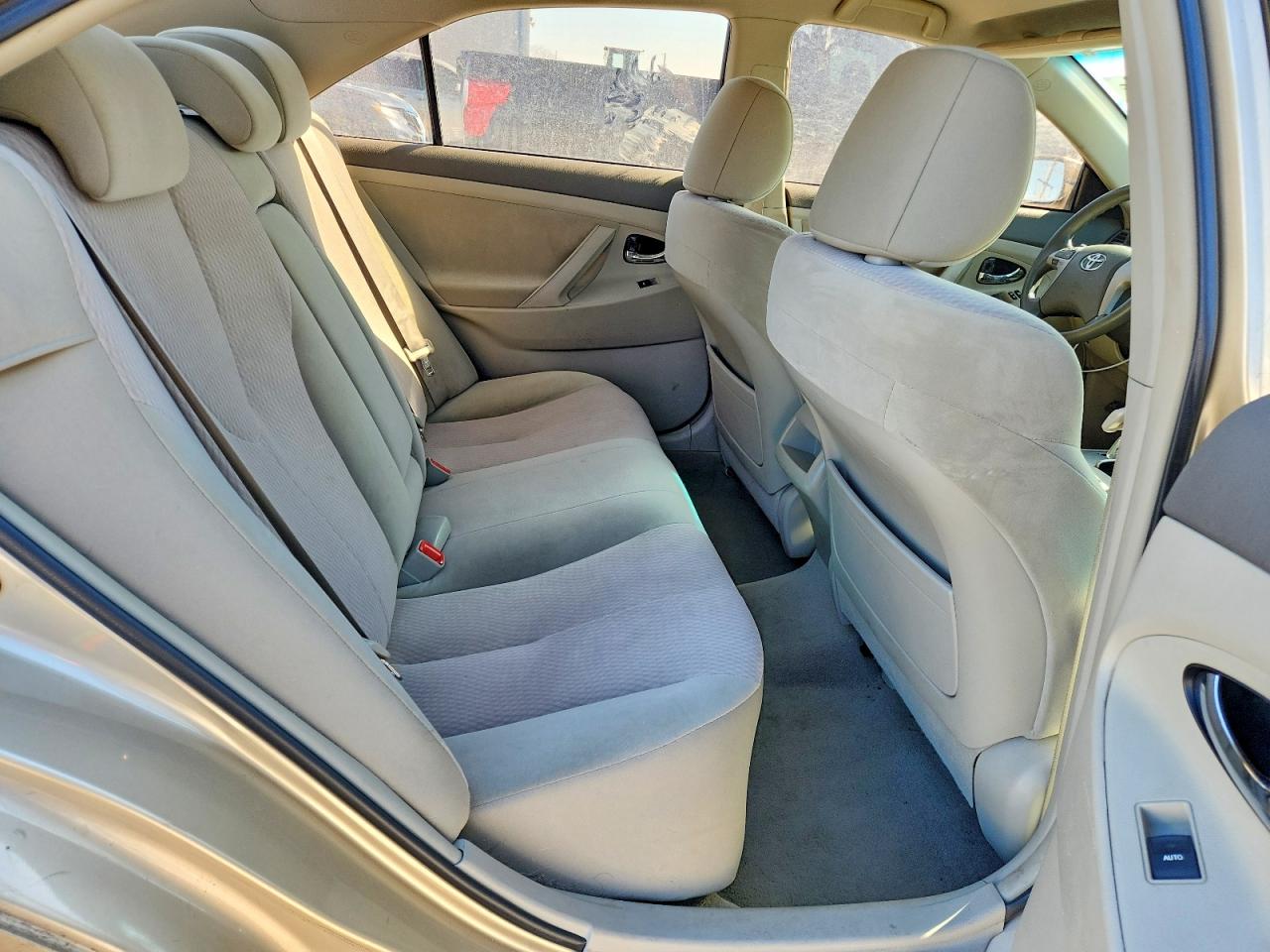 2011 TOYOTA CAMRY LE photo 19