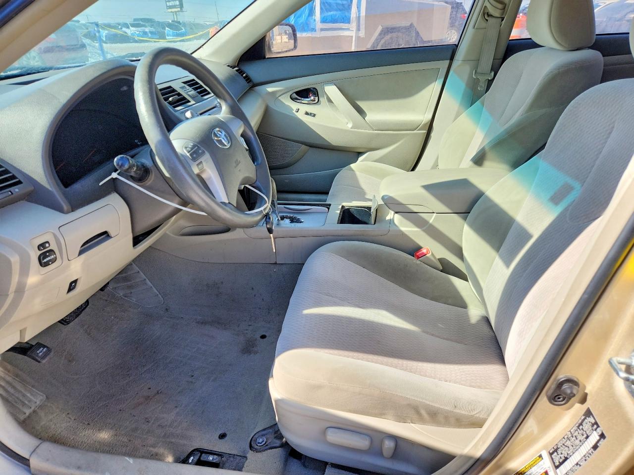 2011 TOYOTA CAMRY LE photo 13
