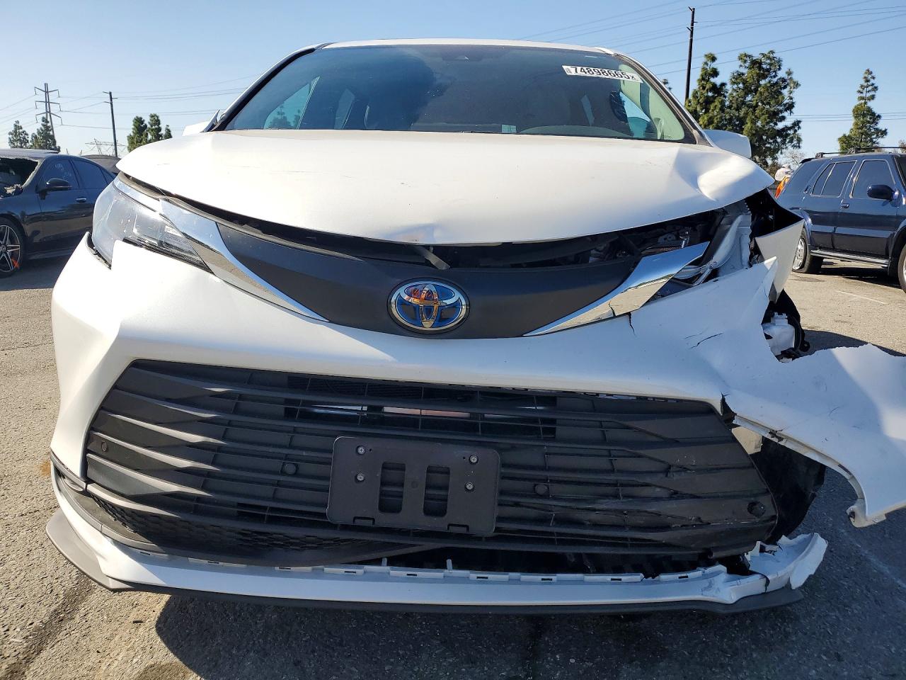 2025 TOYOTA SIENNA XLE photo 5