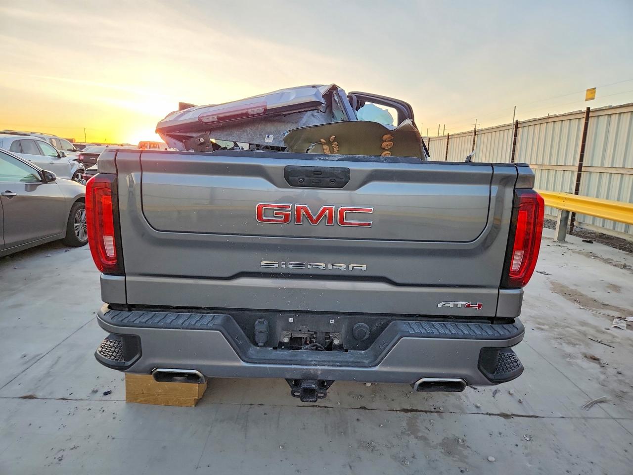 2021 GMC SIERRA K1500 AT4 photo 6