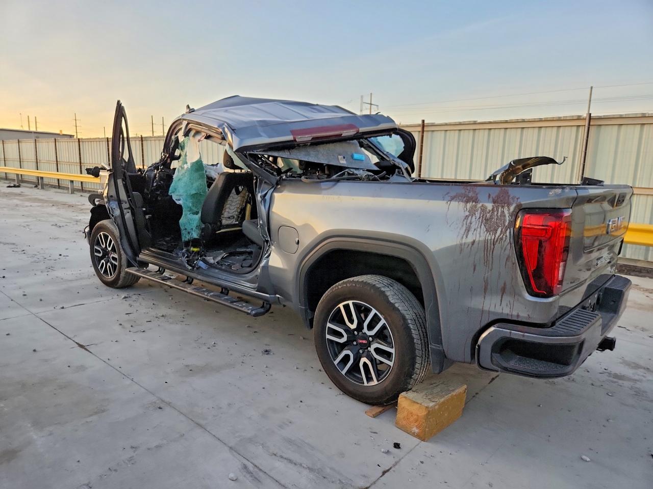 2021 GMC SIERRA K1500 AT4 photo 2