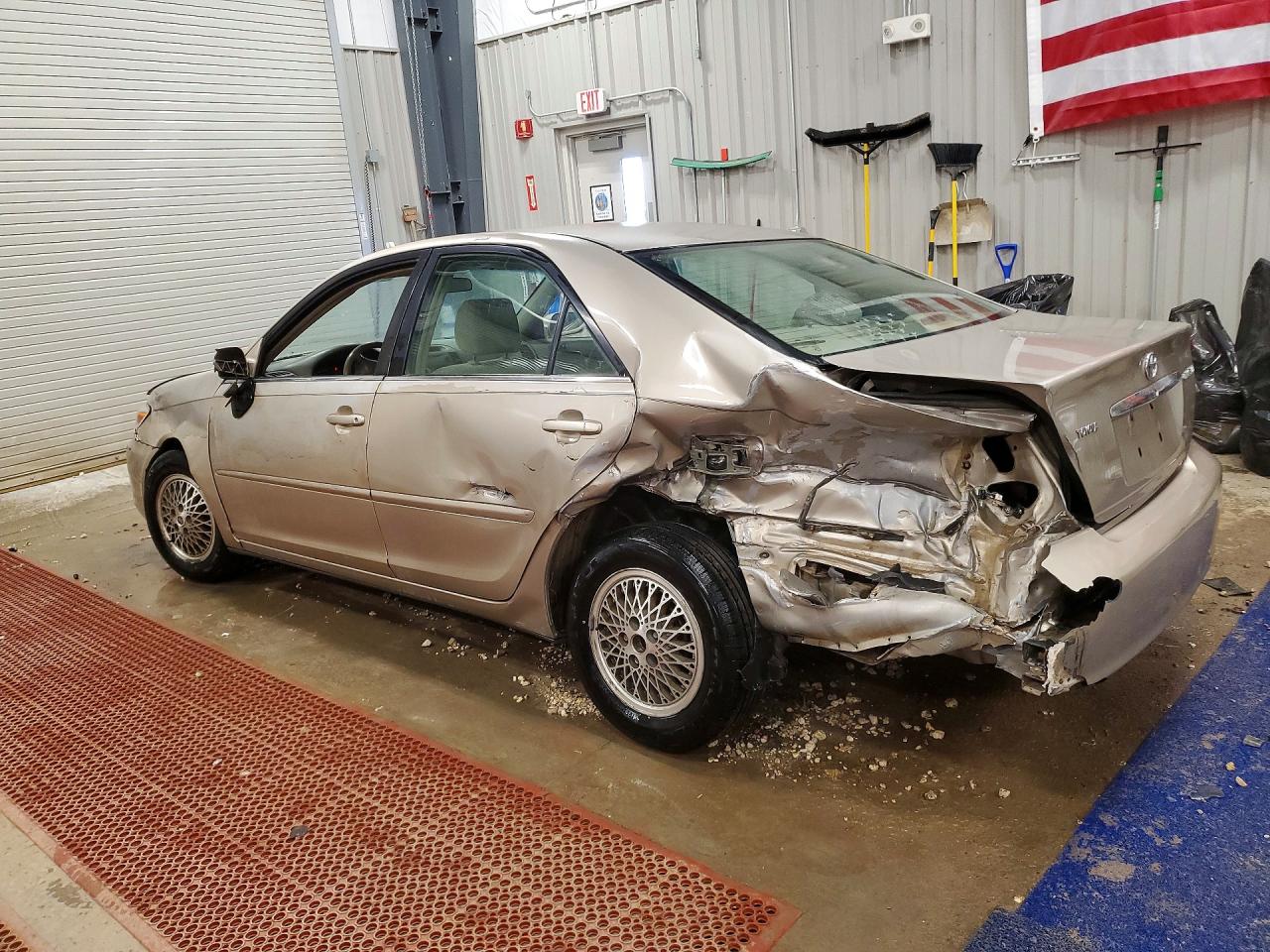 2003 TOYOTA CAMRY LE photo 4