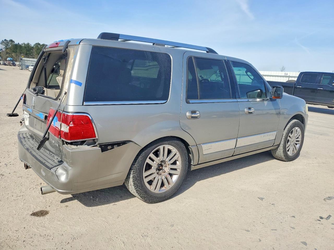 2008 LINCOLN NAVIGATOR photo 3