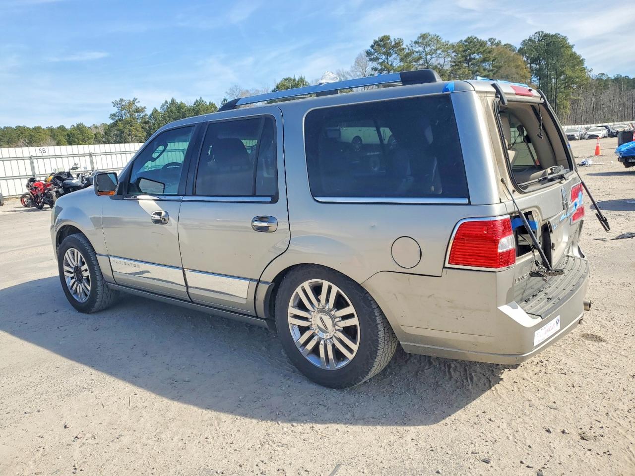 2008 LINCOLN NAVIGATOR photo 2