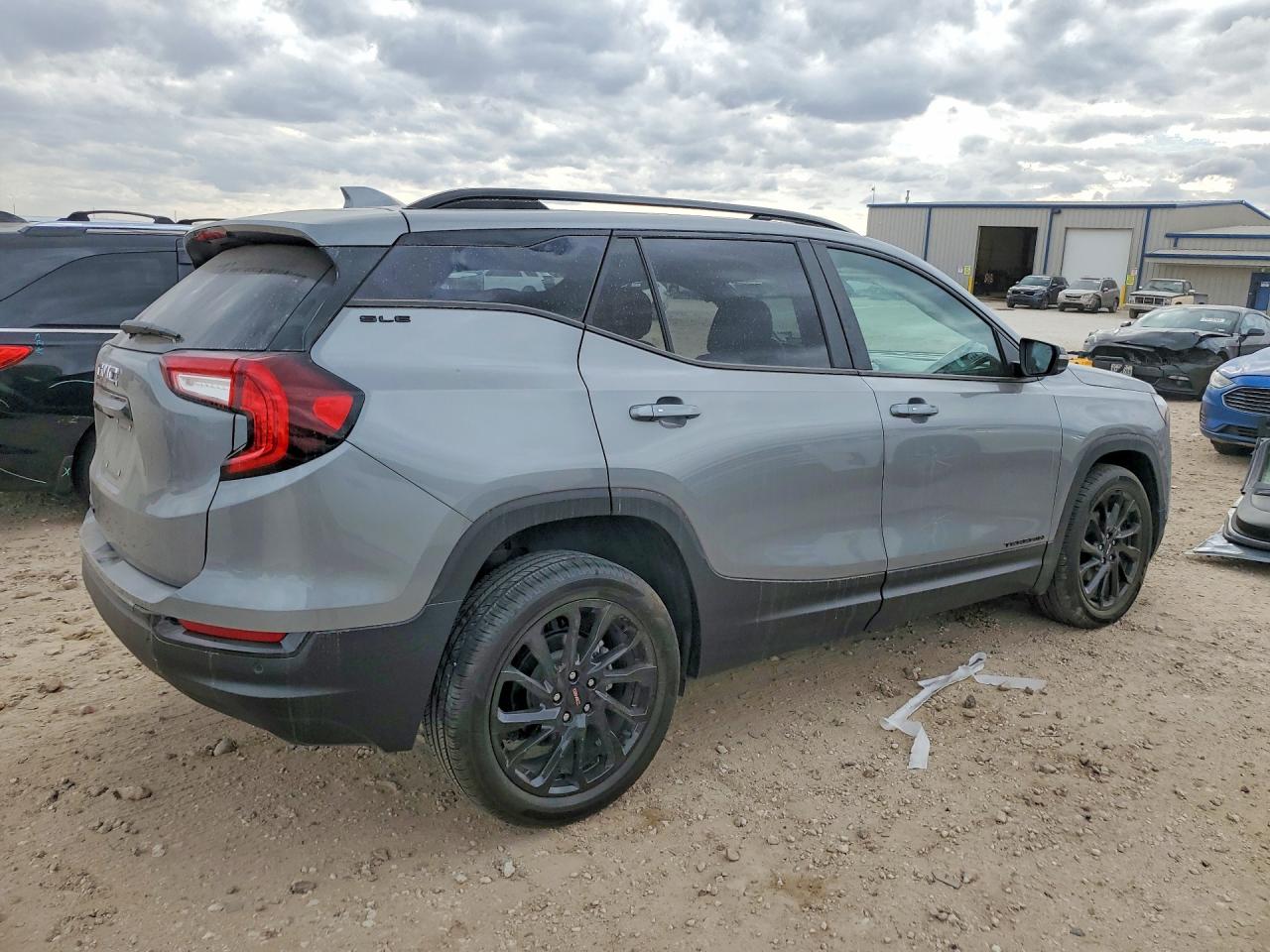 2024 GMC TERRAIN SLE photo 5