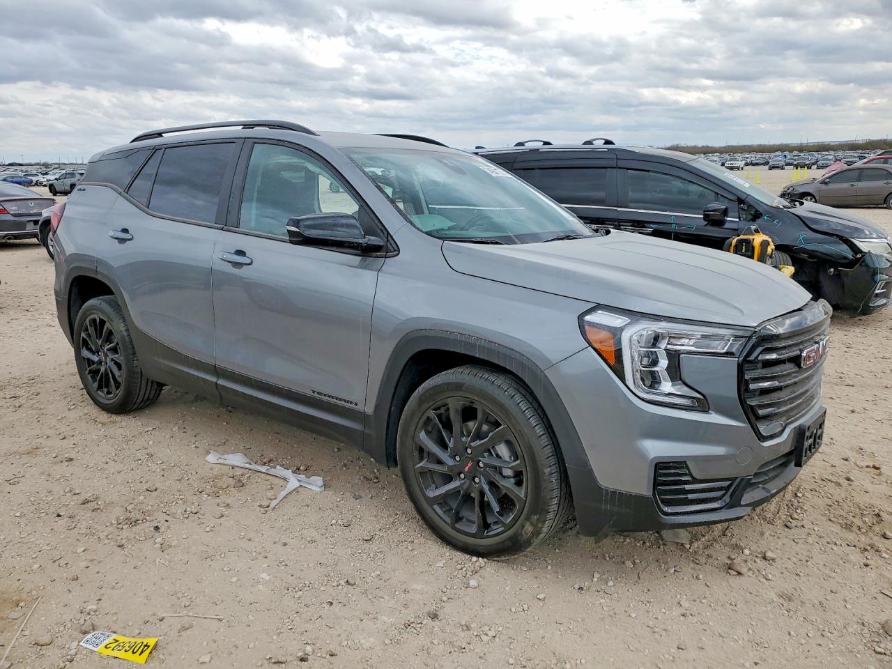2024 GMC TERRAIN SLE photo 7