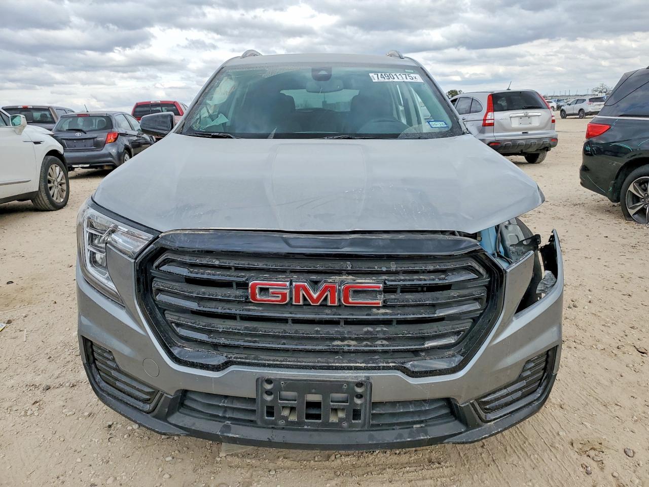 2024 GMC TERRAIN SLE photo 9