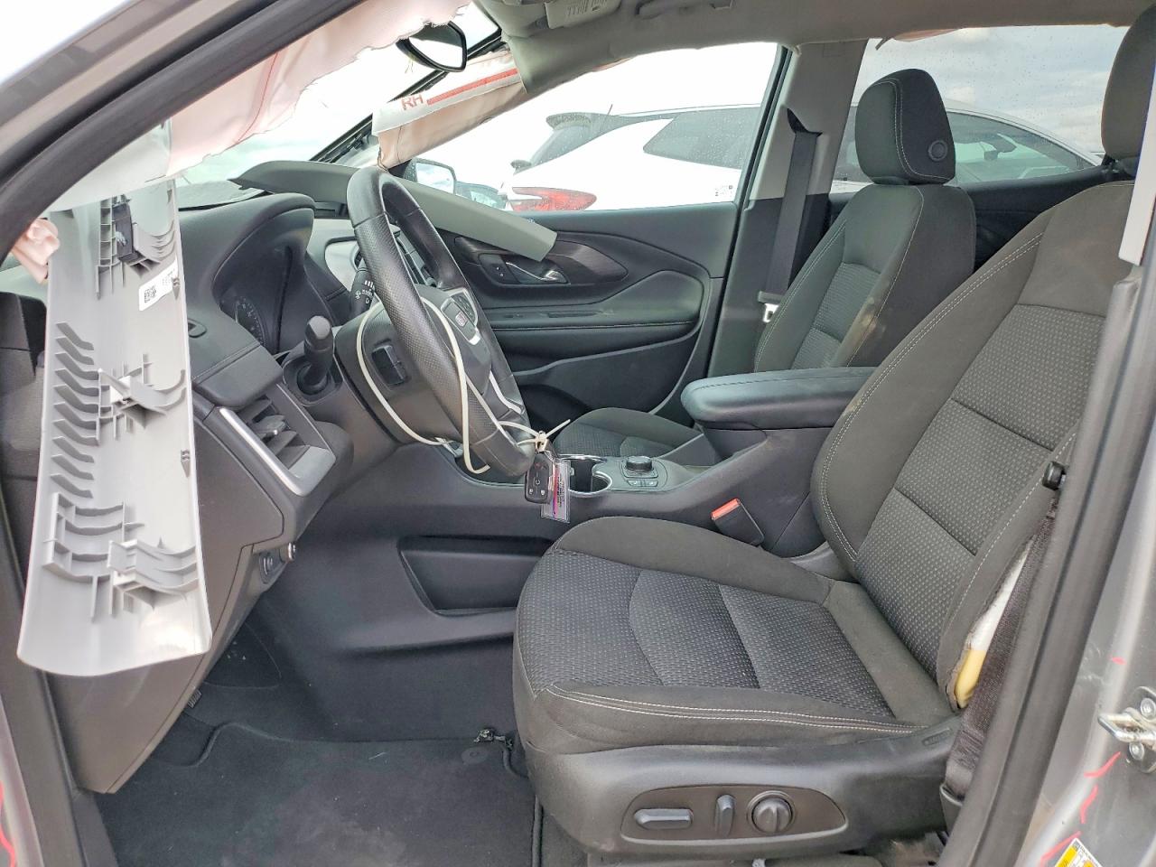 2024 GMC TERRAIN SLE photo 13