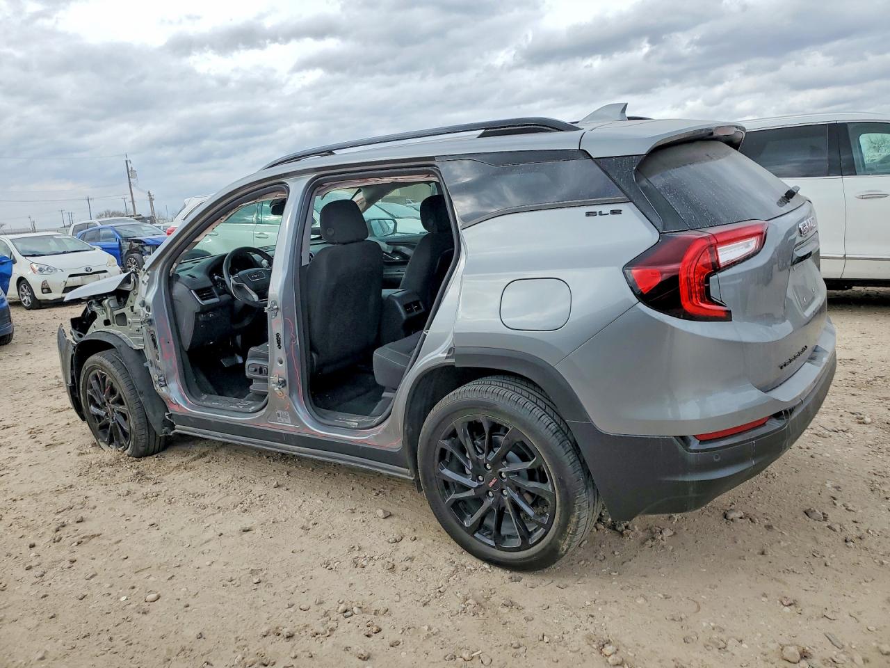2024 GMC TERRAIN SLE photo 3