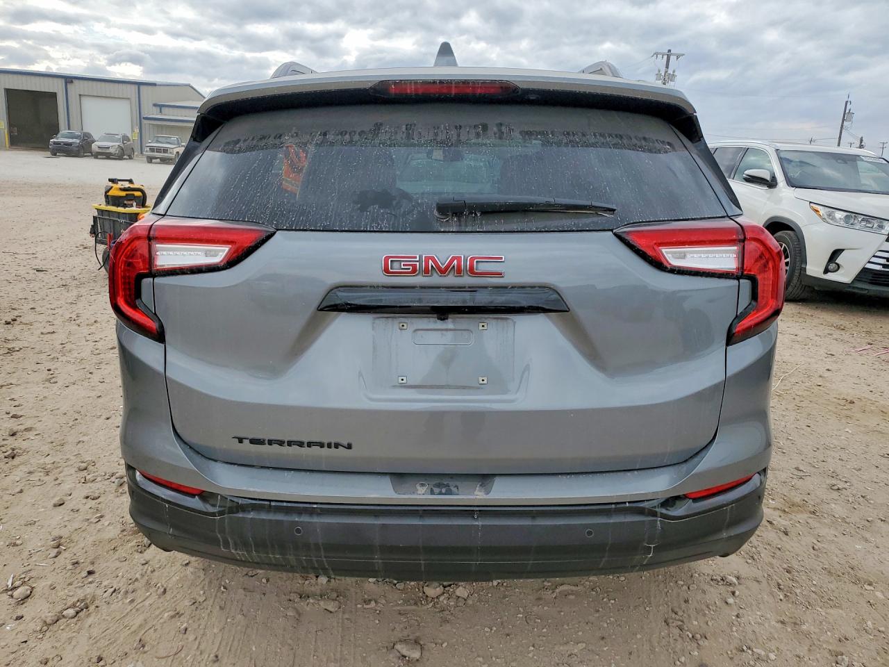 2024 GMC TERRAIN SLE photo 11