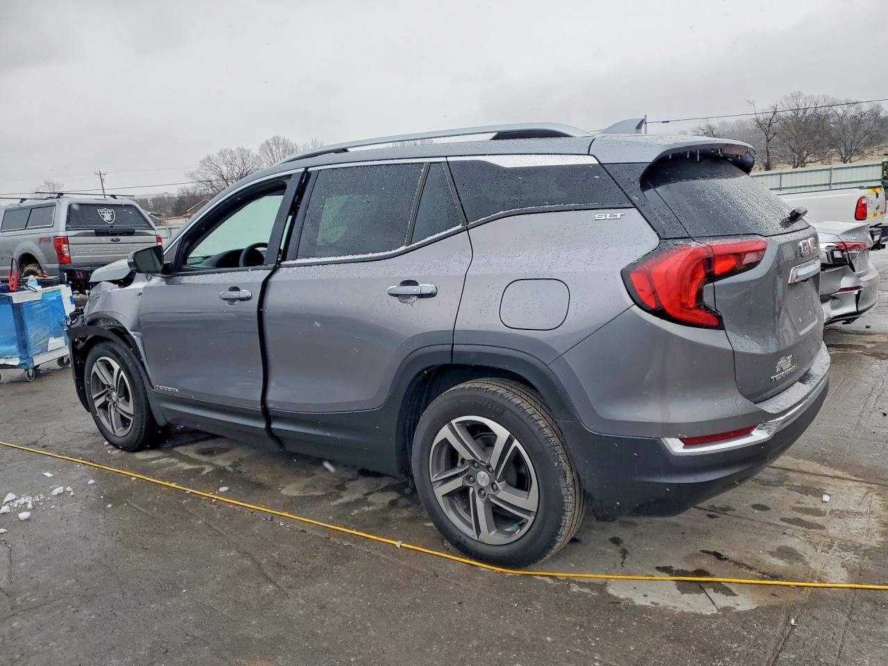 2020 GMC TERRAIN SLT photo 2