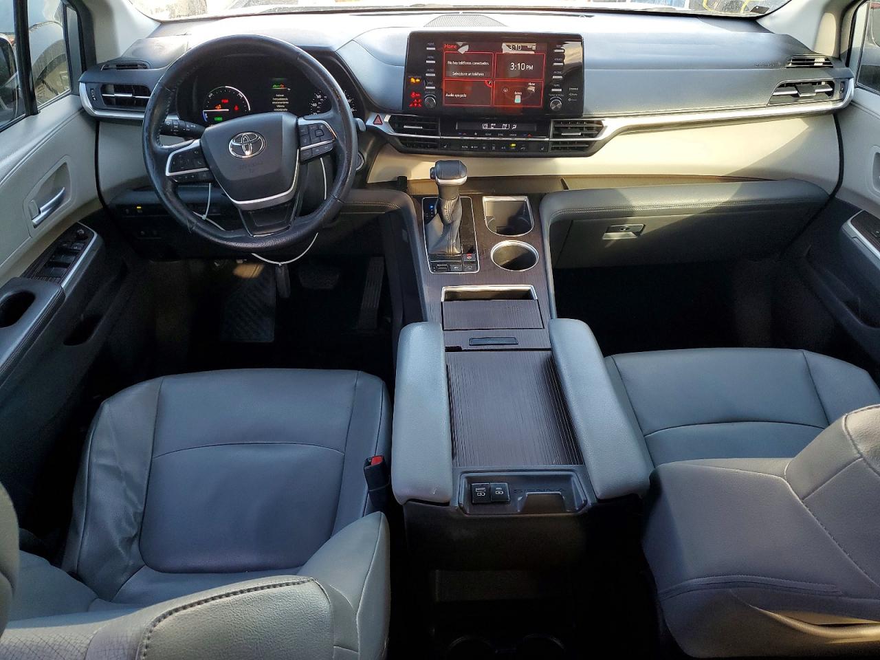 2022 TOYOTA SIENNA XLE photo 22