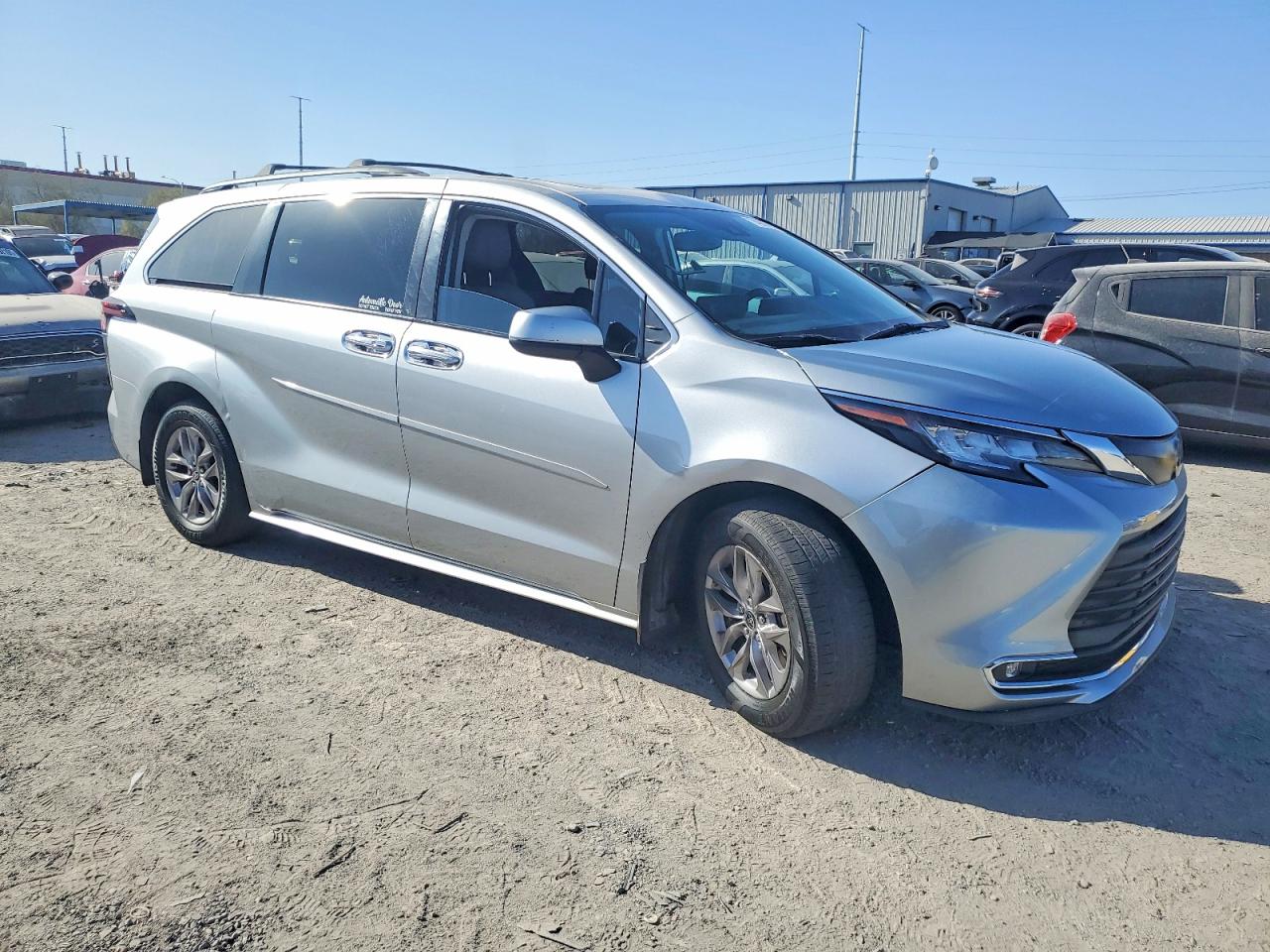 2022 TOYOTA SIENNA XLE photo 10