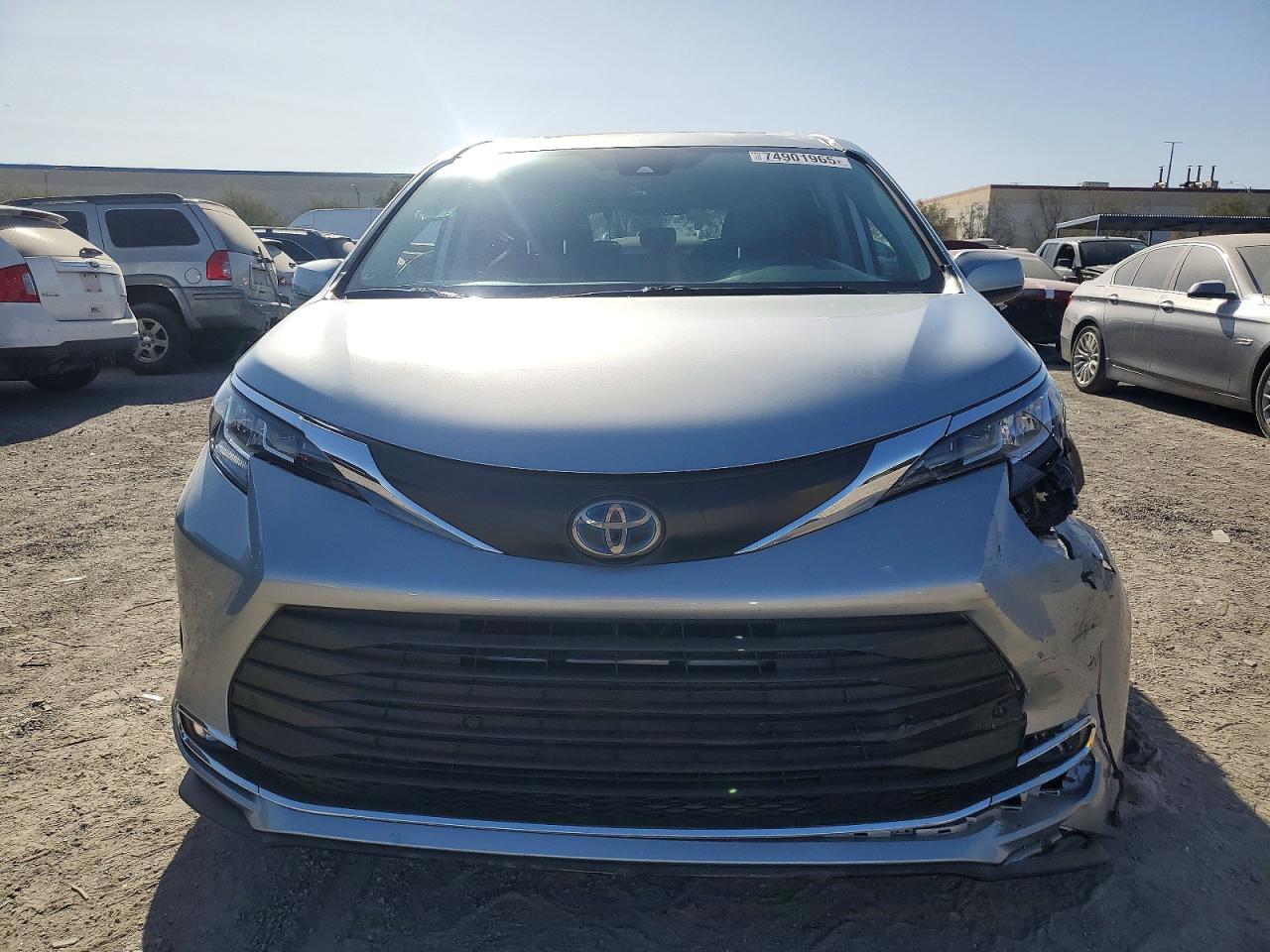 2022 TOYOTA SIENNA XLE photo 13