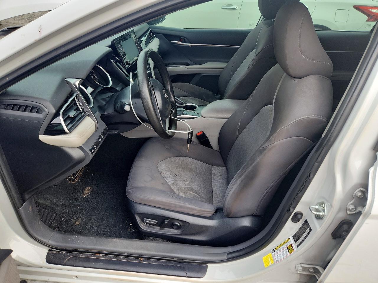 2023 TOYOTA CAMRY LE photo 19