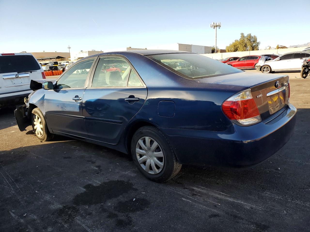 2005 TOYOTA CAMRY LE photo 2