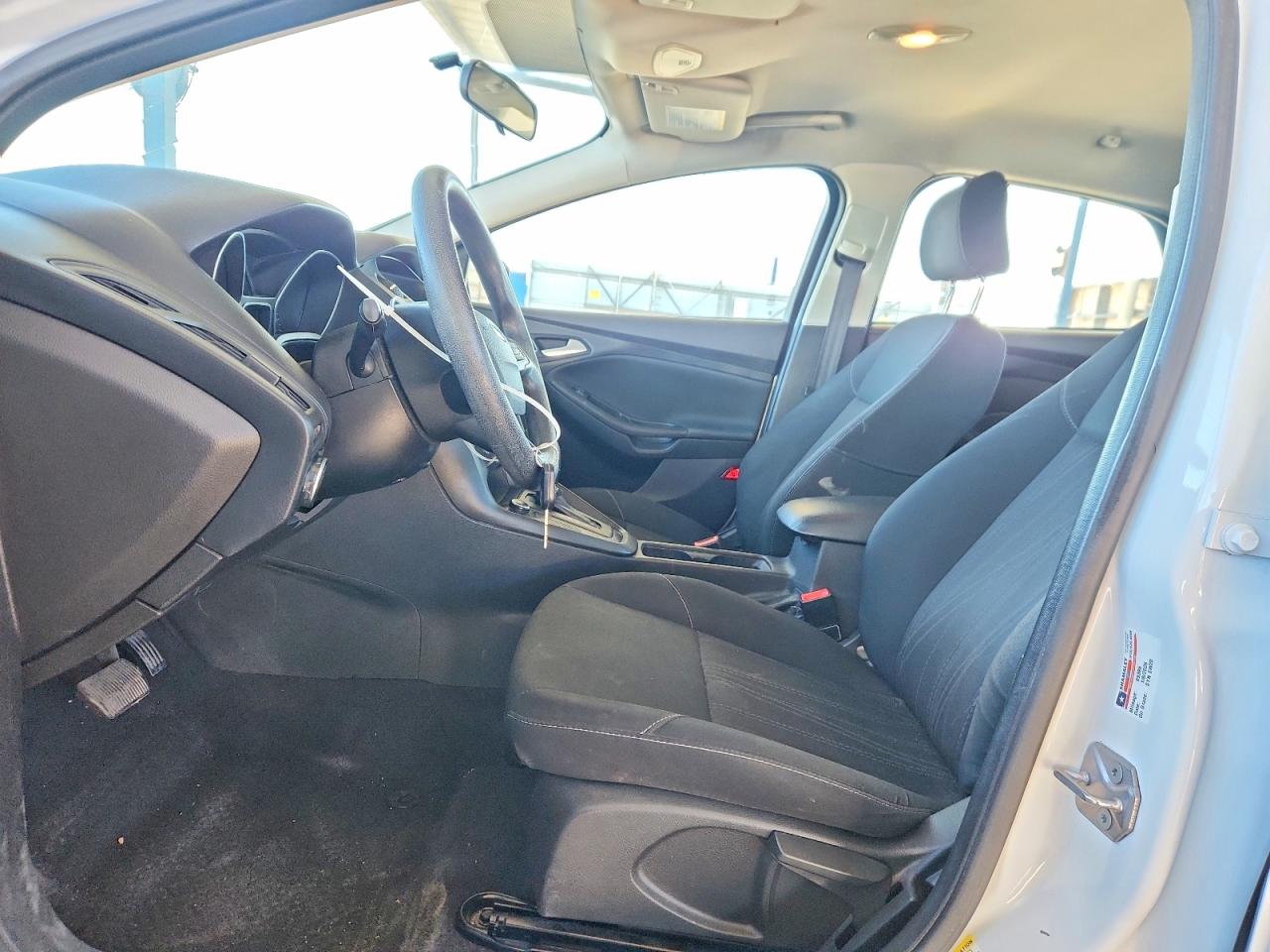 2017 FORD FOCUS SE photo 19