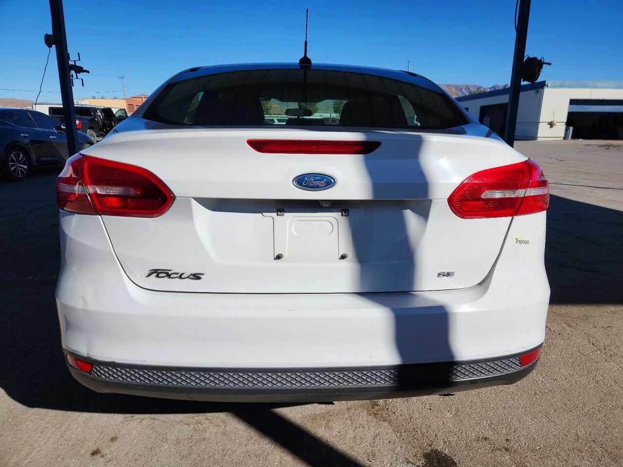 2017 FORD FOCUS SE photo 16