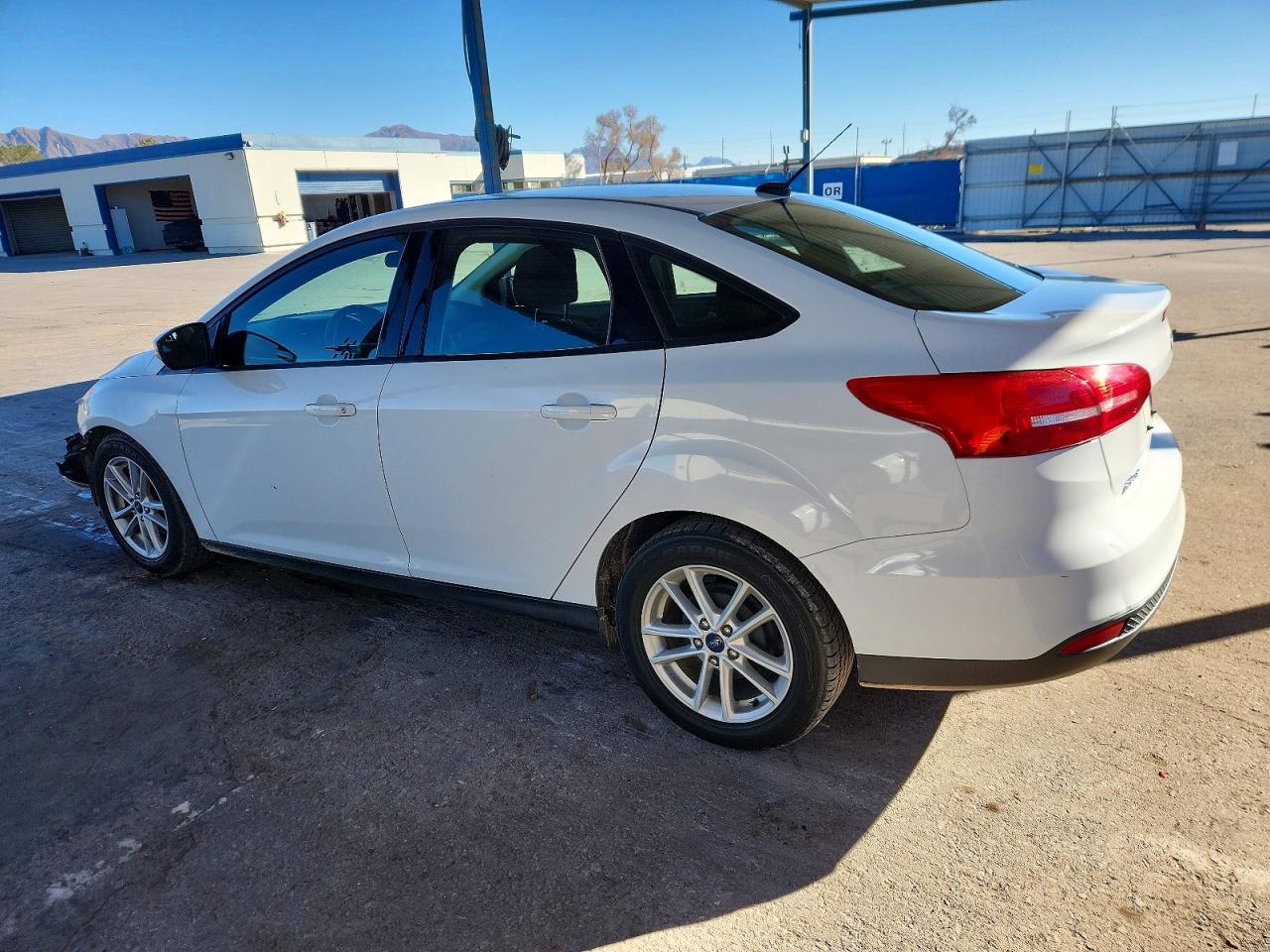 2017 FORD FOCUS SE photo 4