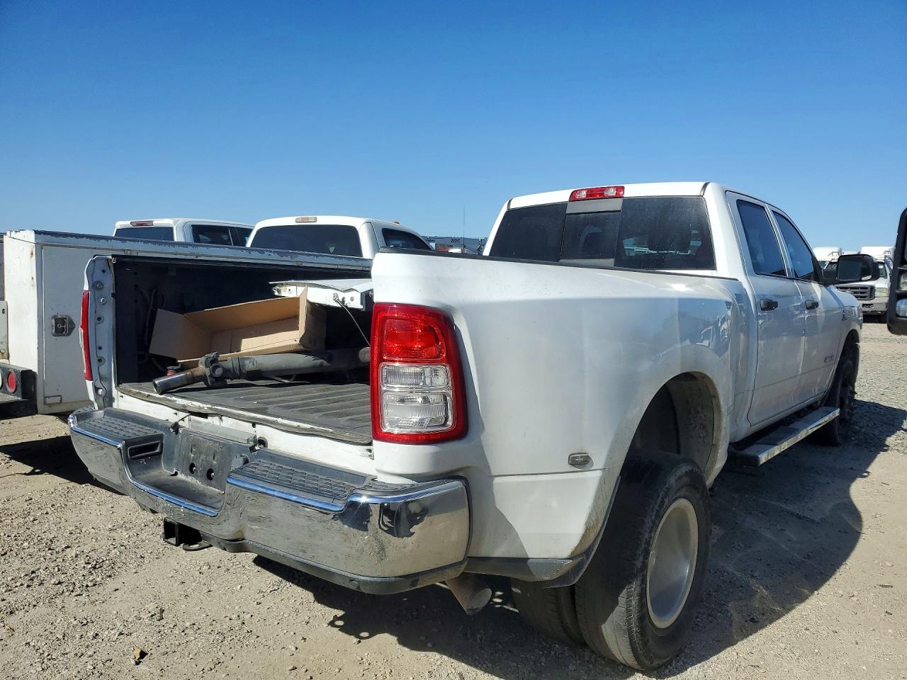 2019 RAM 3500 TRADESMAN photo 3