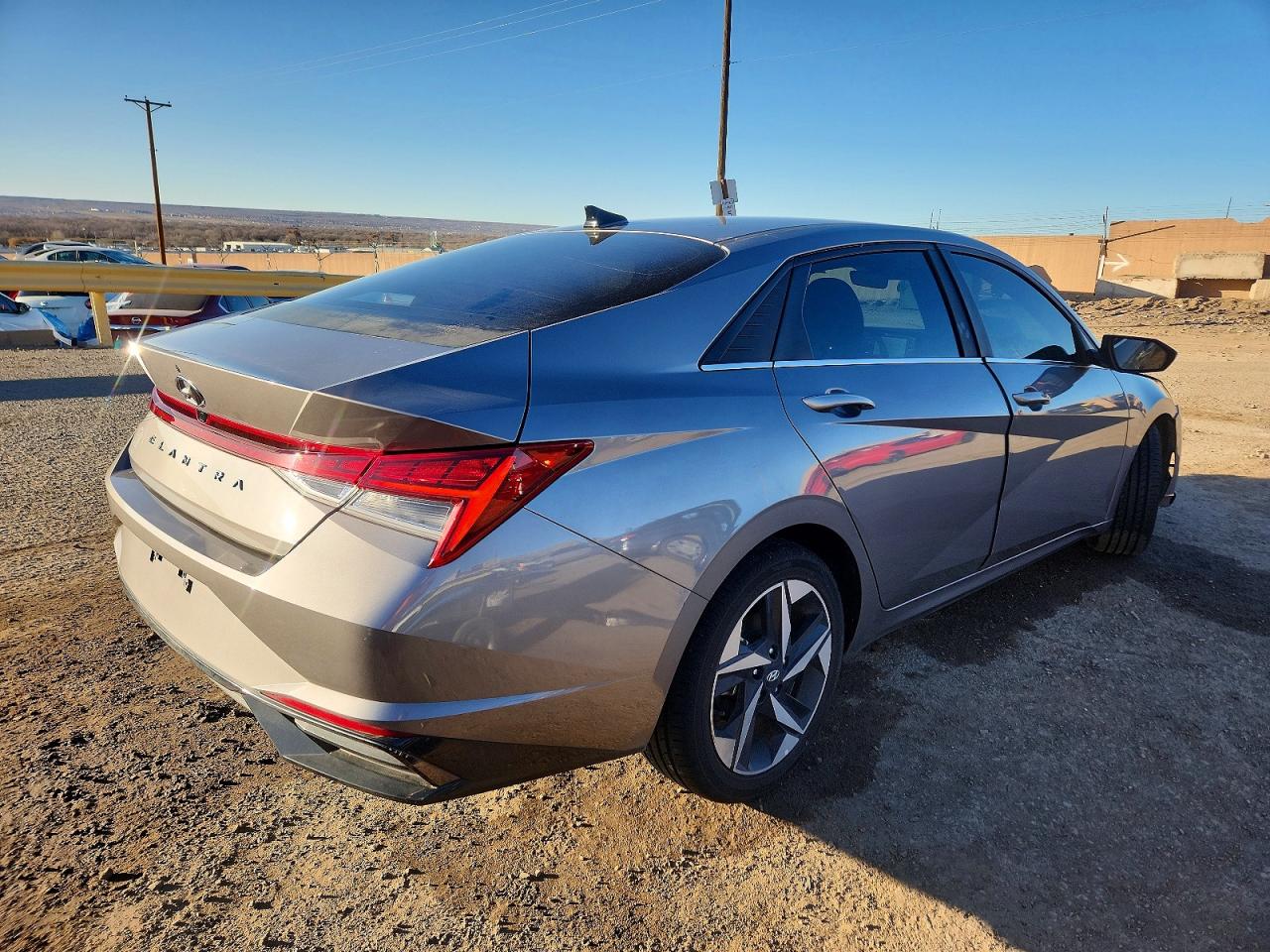 2022 HYUNDAI ELANTRA SEL photo 5