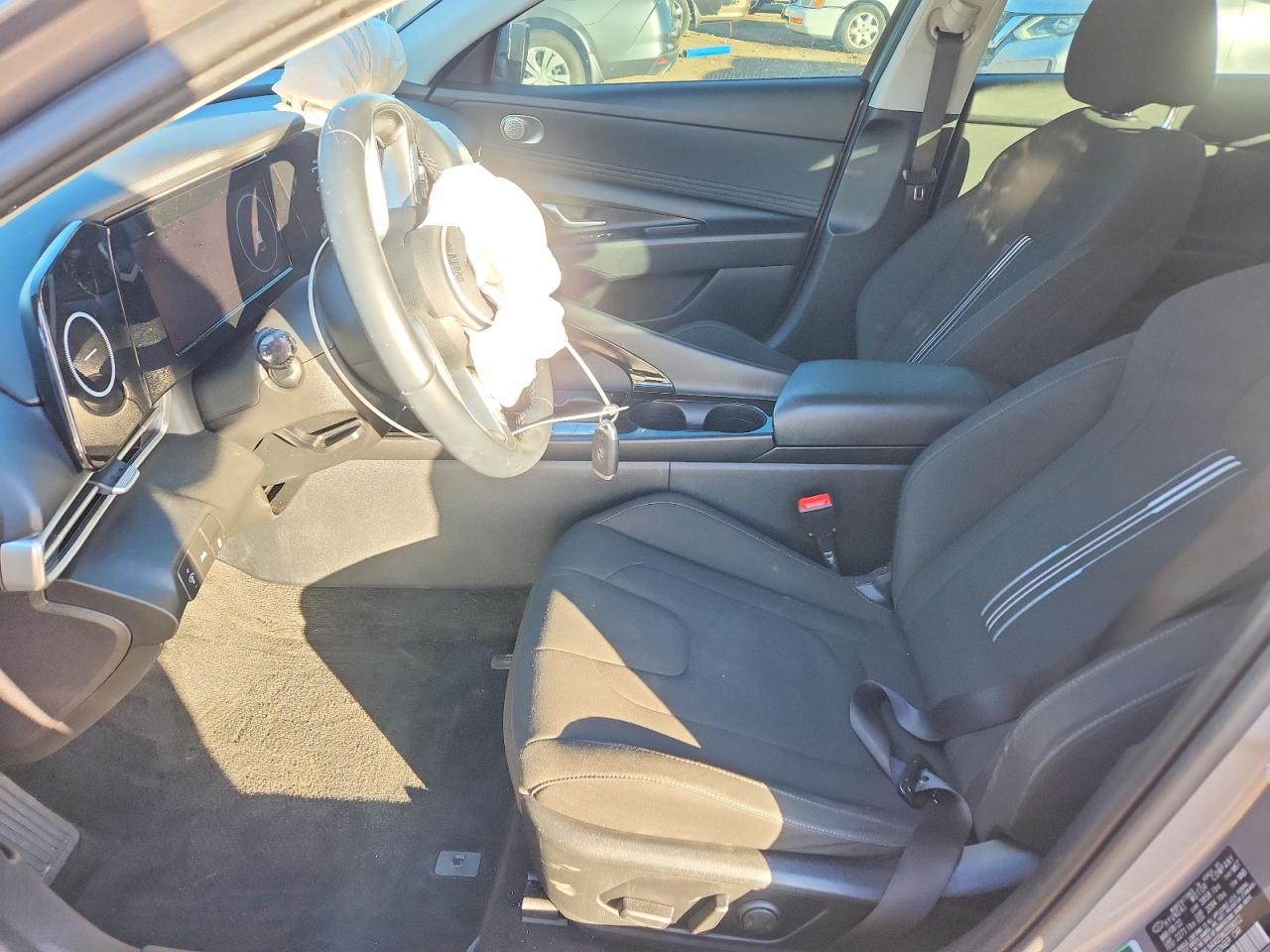 2022 HYUNDAI ELANTRA SEL photo 13