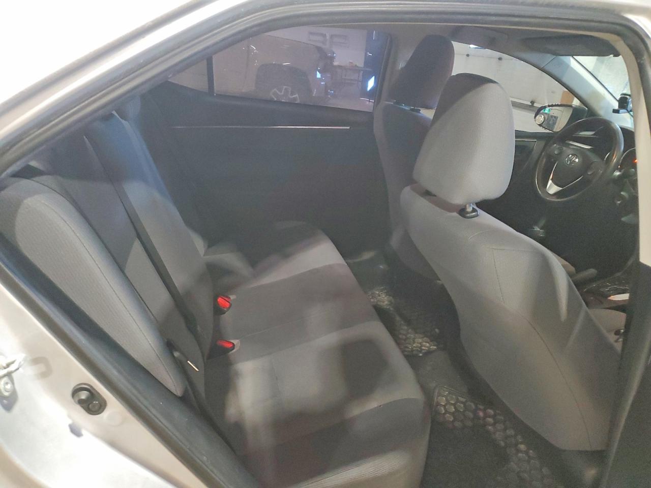 2015 TOYOTA COROLLA L photo 28