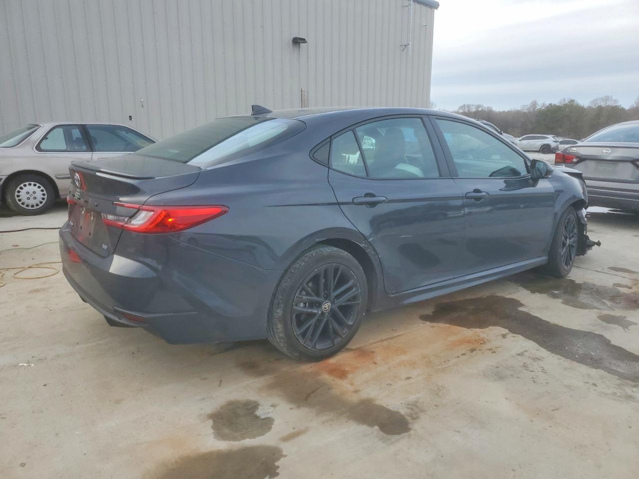 2025 TOYOTA CAMRY SE photo 5
