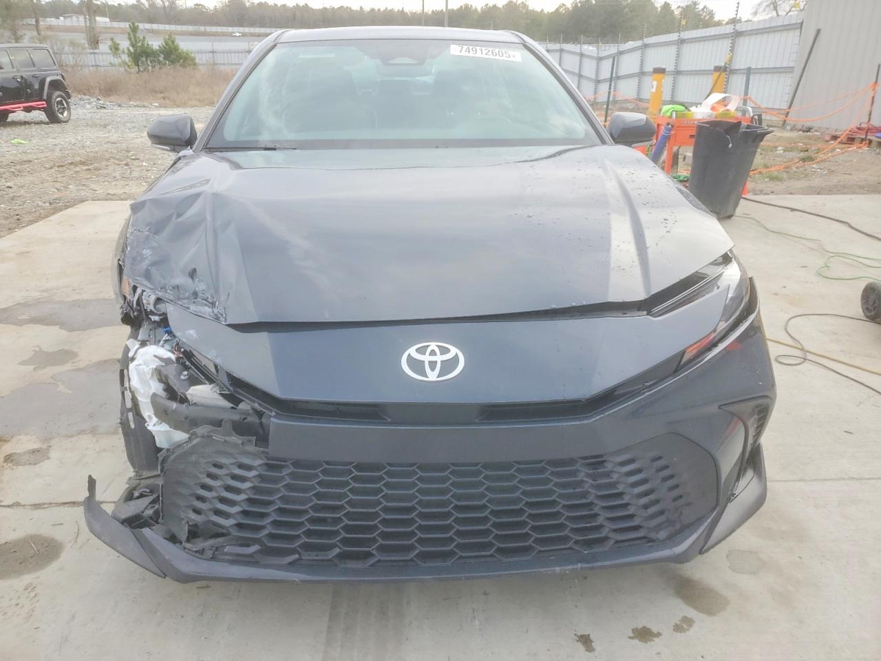 2025 TOYOTA CAMRY SE photo 9