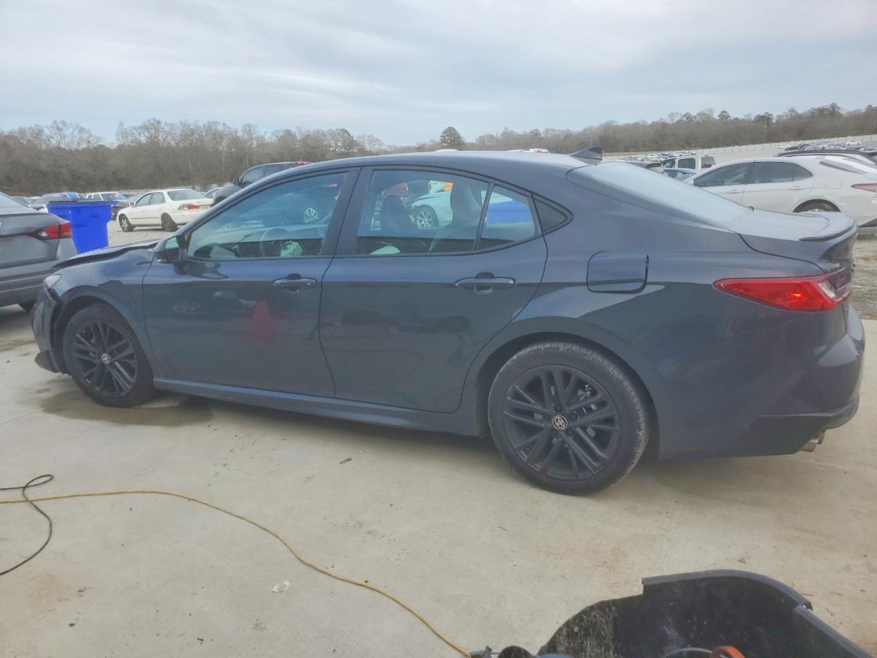 2025 TOYOTA CAMRY SE photo 3