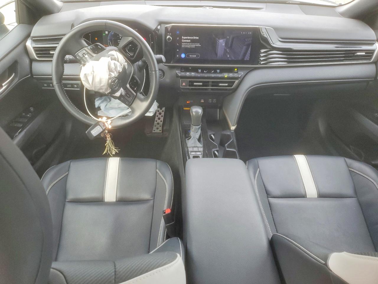 2025 TOYOTA CAMRY SE photo 15
