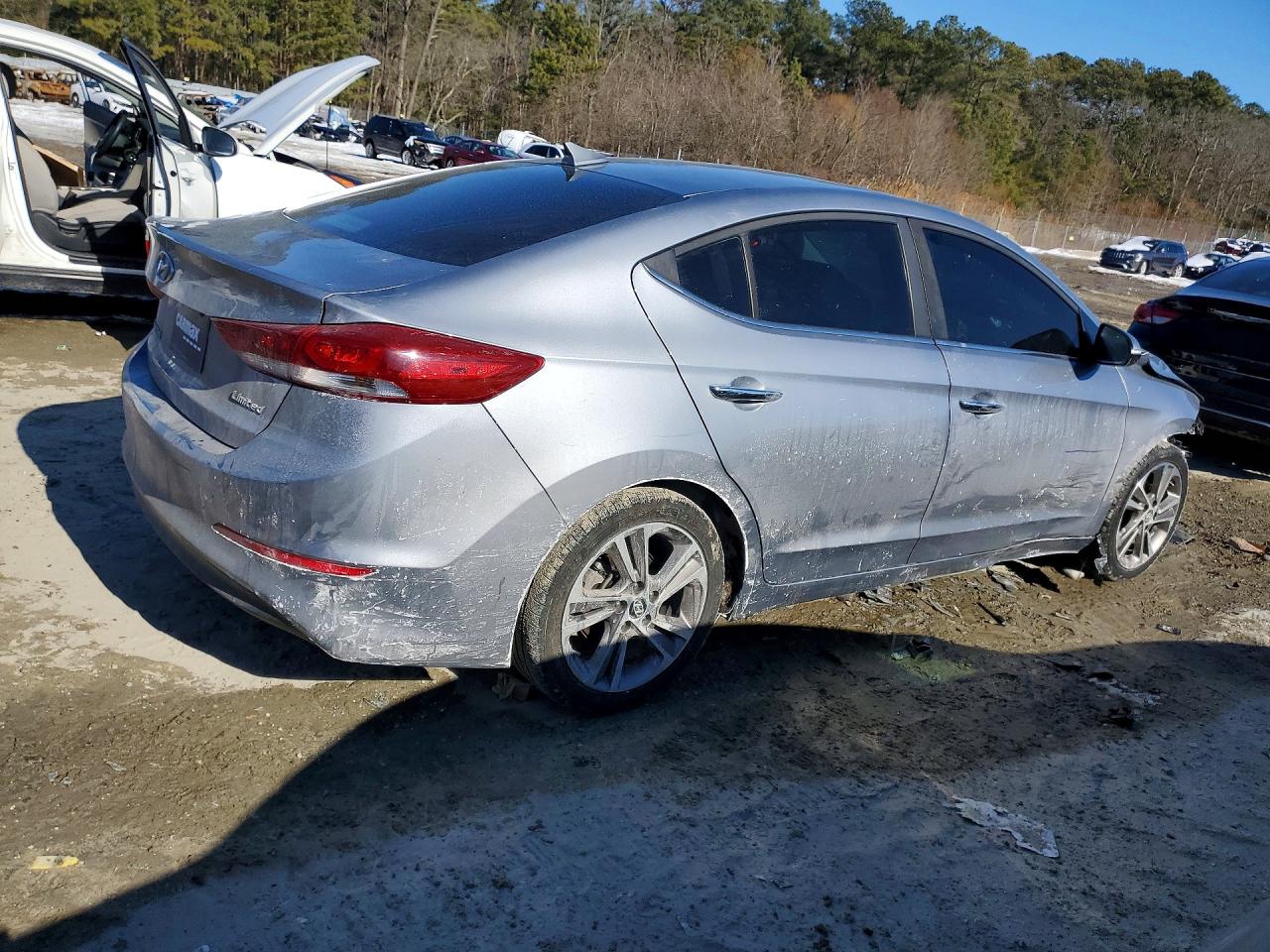 2017 HYUNDAI ELANTRA photo 5