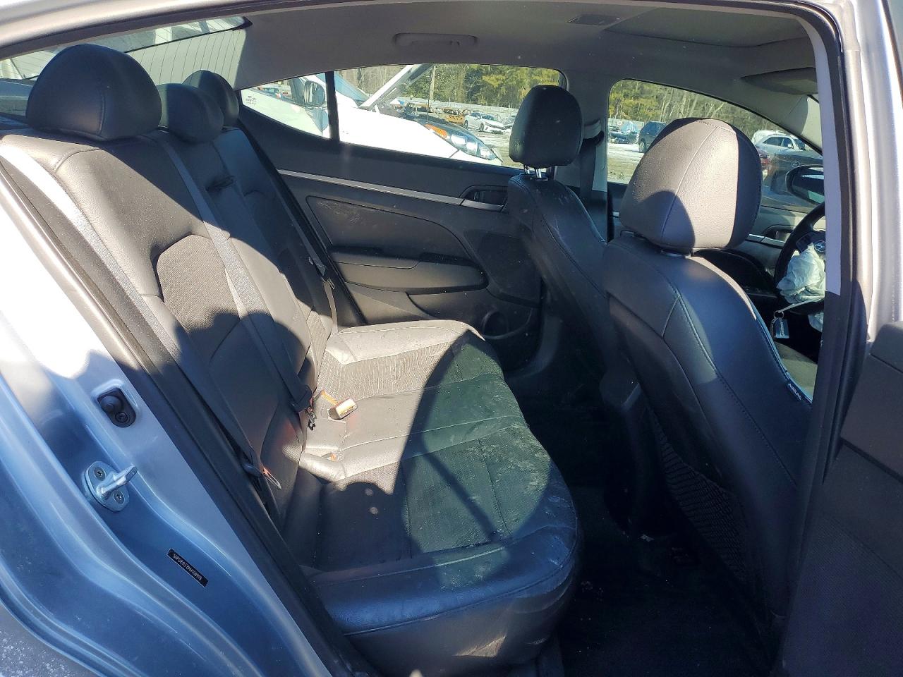 2017 HYUNDAI ELANTRA photo 19