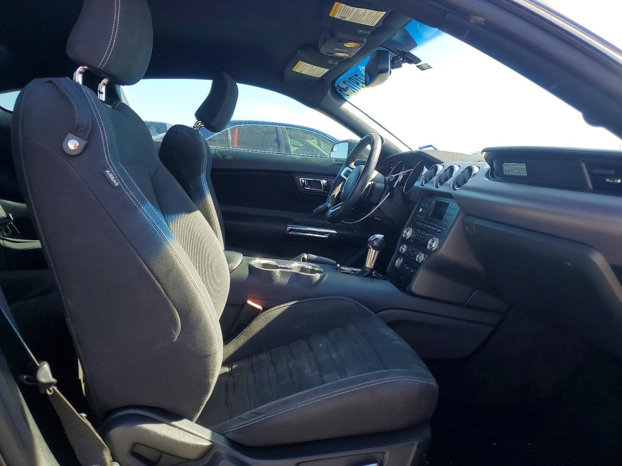 2016 FORD MUSTANG photo 19