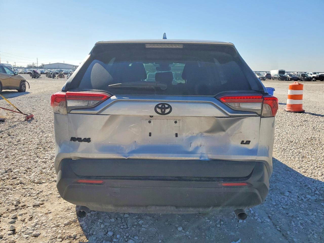2024 TOYOTA RAV4 LE photo 6
