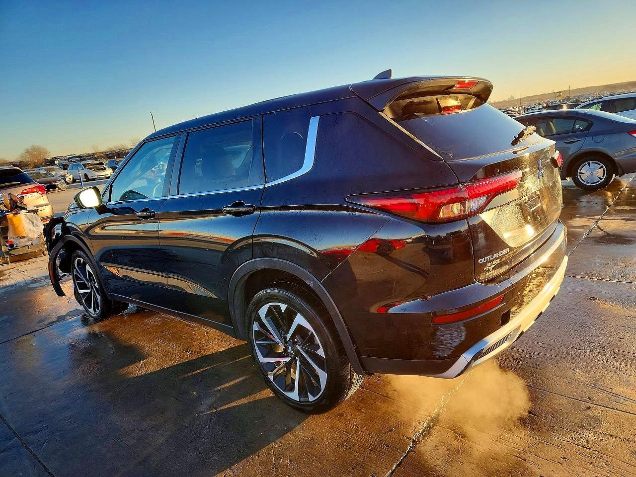 2024 MITSUBISHI OUTLANDER SE photo 2
