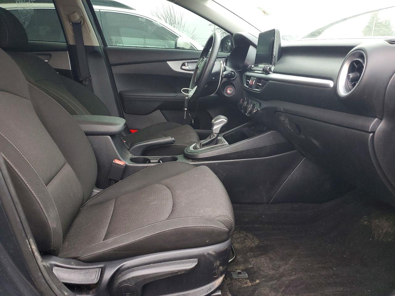 2024 KIA FORTE LX photo 7