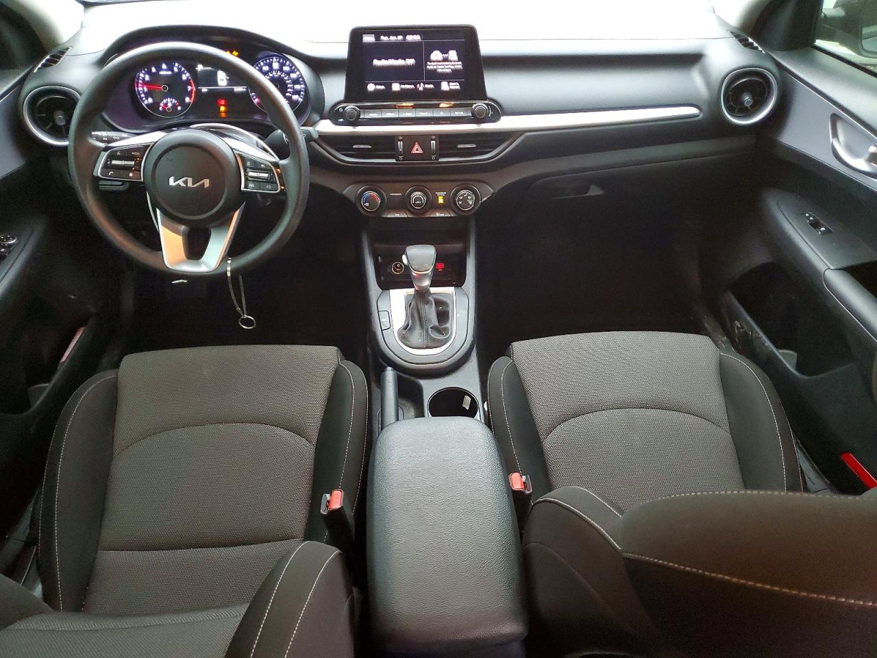 2024 KIA FORTE LX photo 8