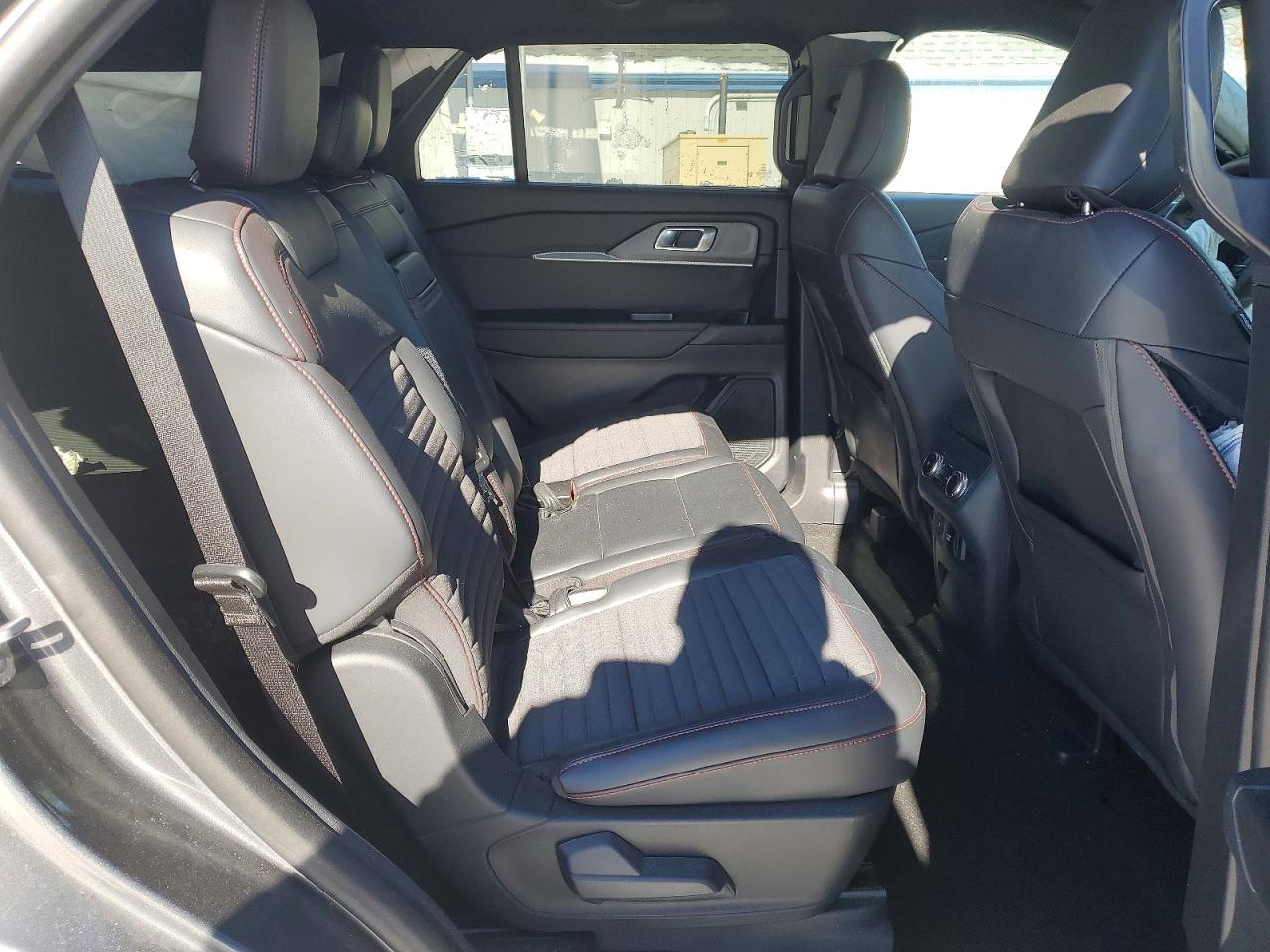2025 FORD EXPLORER ST-LINE photo 31
