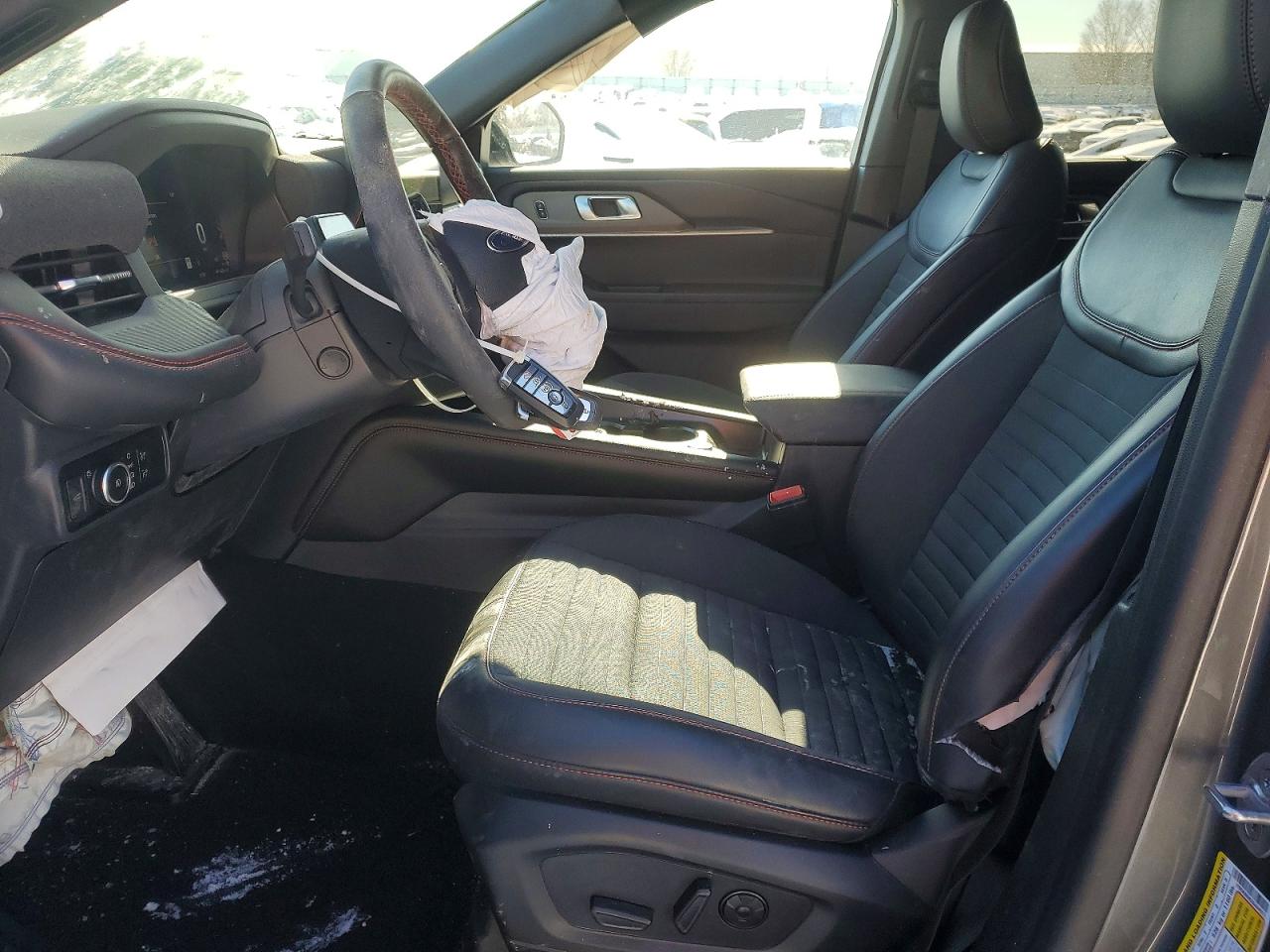 2025 FORD EXPLORER ST-LINE photo 19
