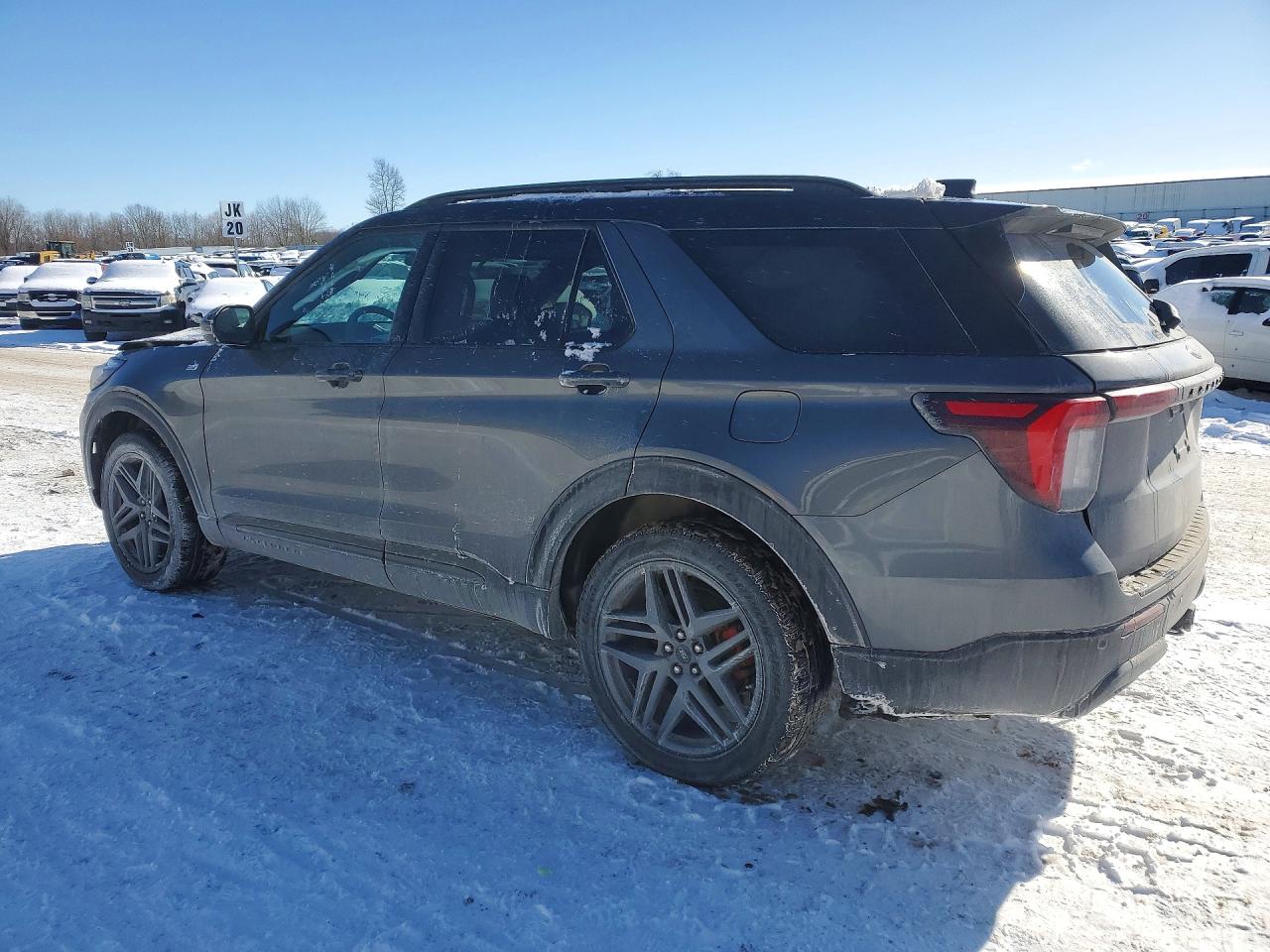 2025 FORD EXPLORER ST-LINE photo 4