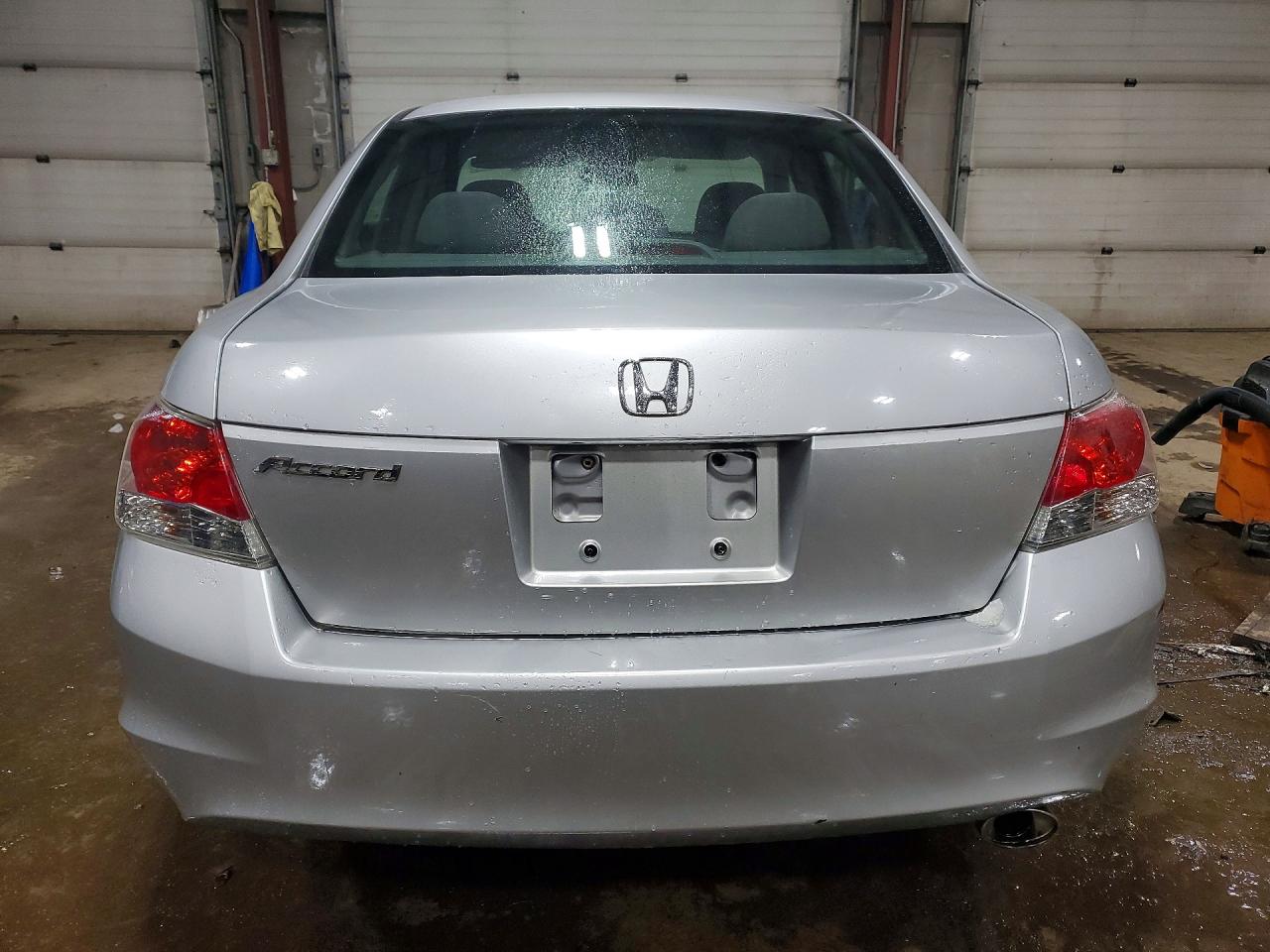 2010 HONDA ACCORD LXP photo 11