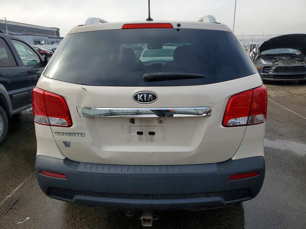 2011 KIA SORENTO LX photo 11