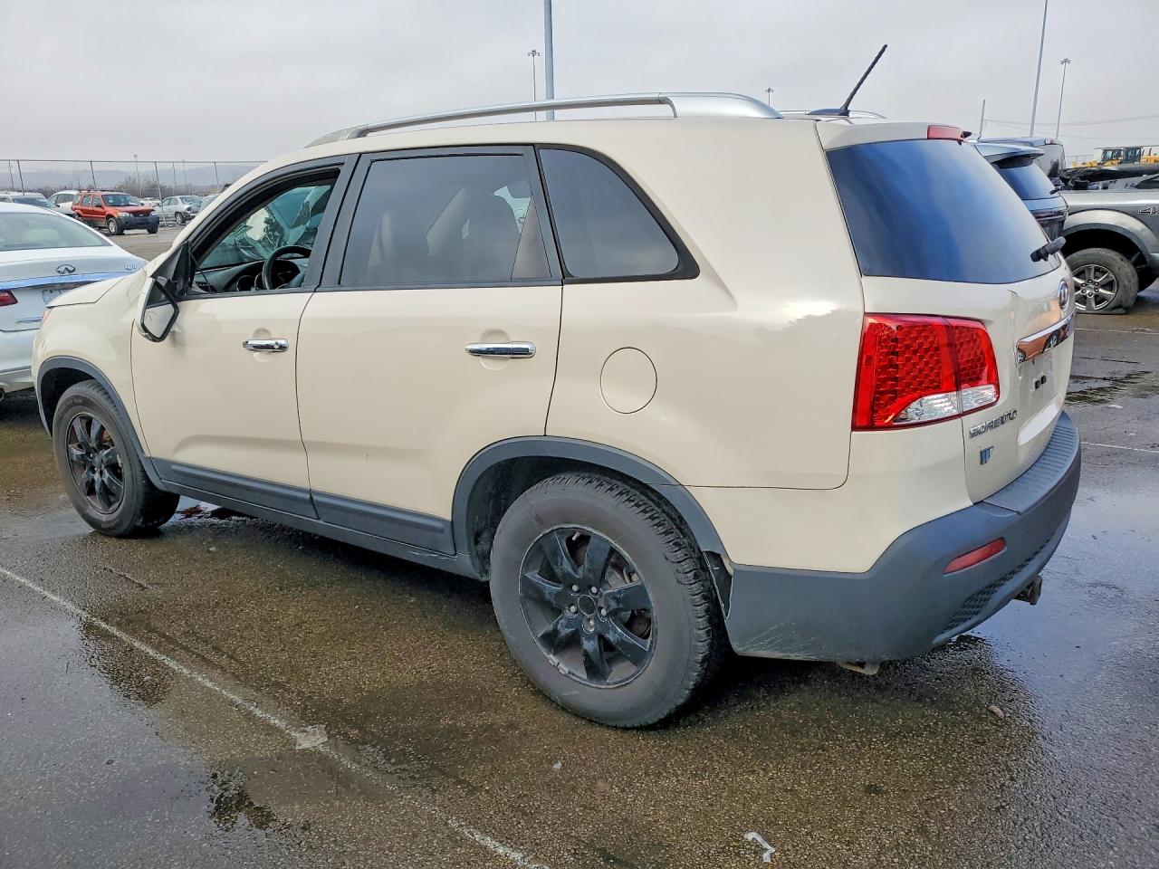 2011 KIA SORENTO LX photo 3