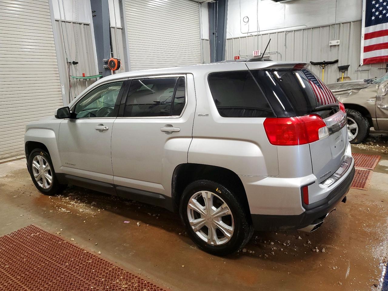 2017 GMC TERRAIN SLE photo 3