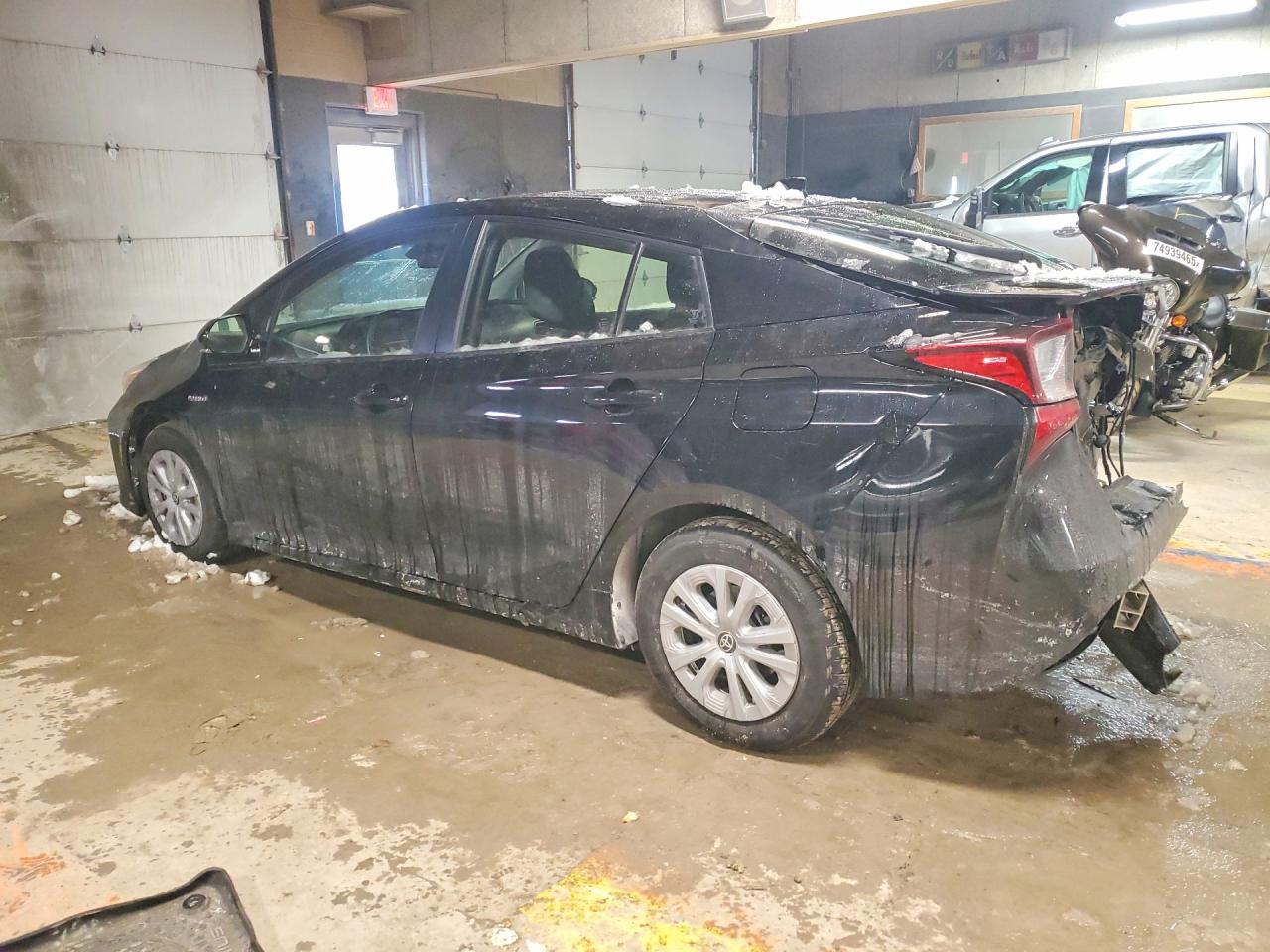 2019 TOYOTA PRIUS photo 3