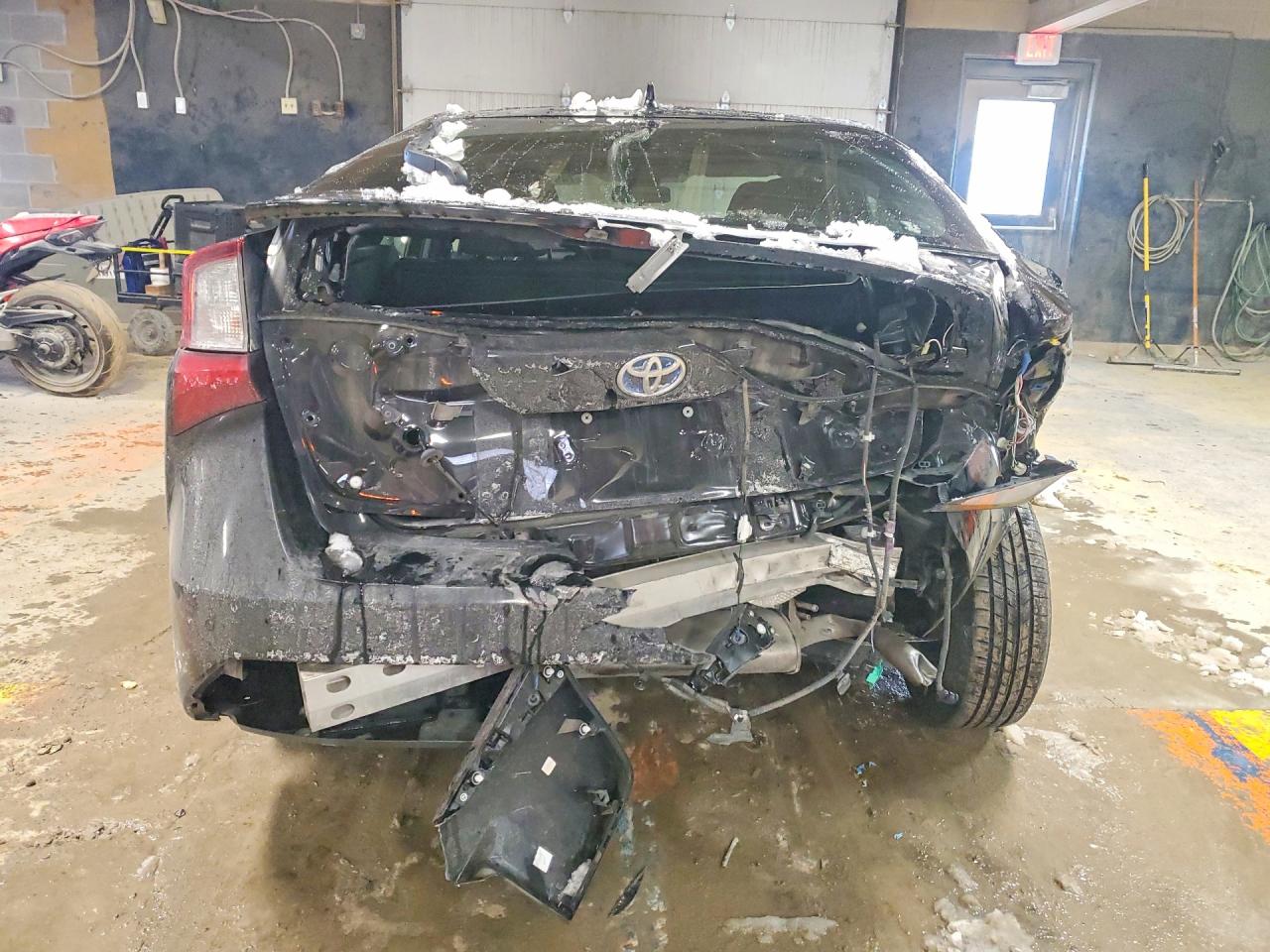 2019 TOYOTA PRIUS photo 11