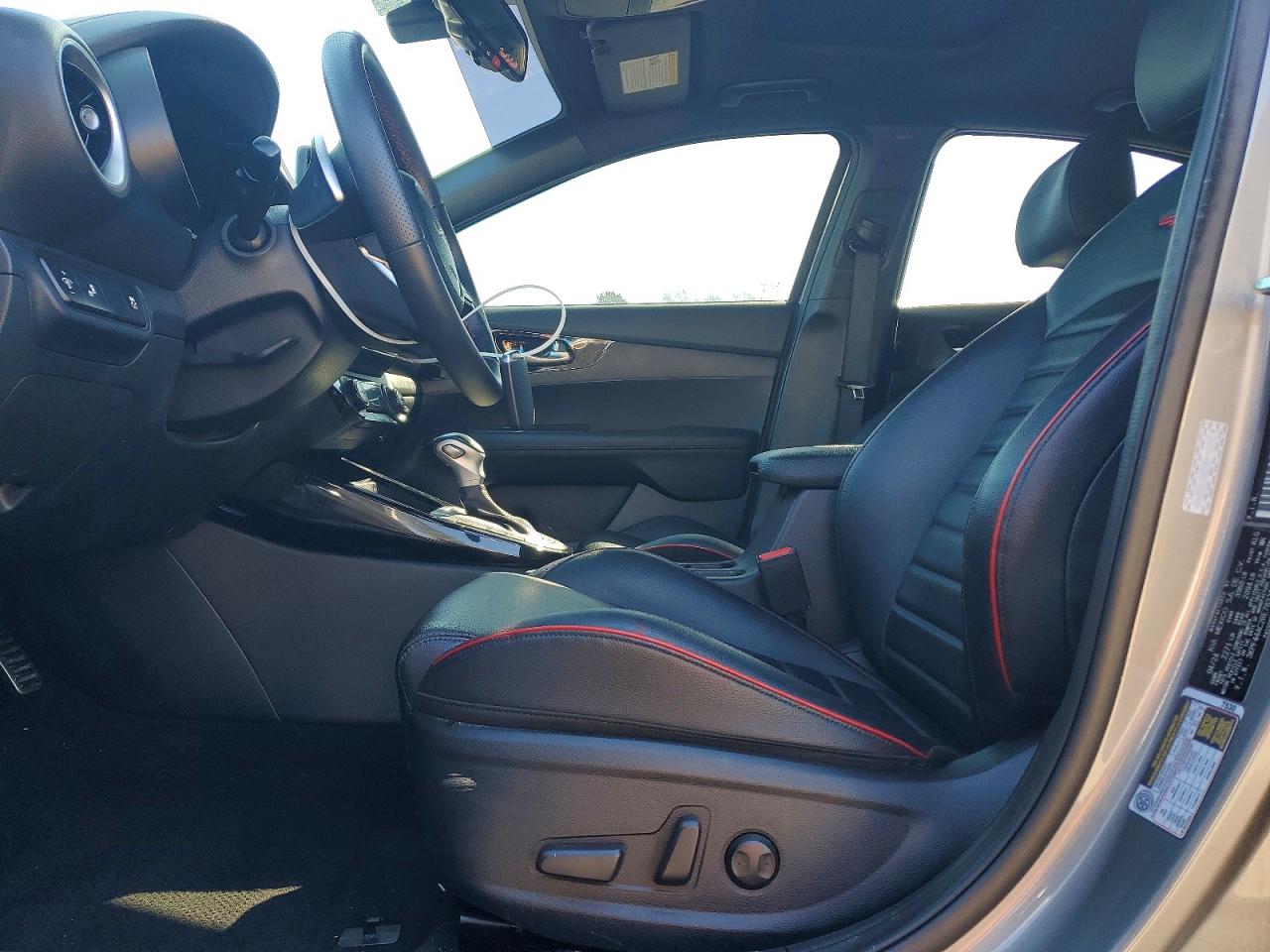 2024 KIA FORTE GT photo 7
