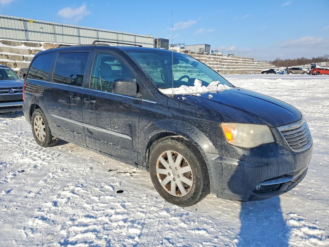 2013 CHRYSLER TOWN & COUNTRY TOURING photo 4