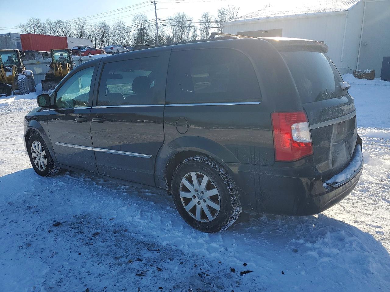 2013 CHRYSLER TOWN & COUNTRY TOURING photo 2